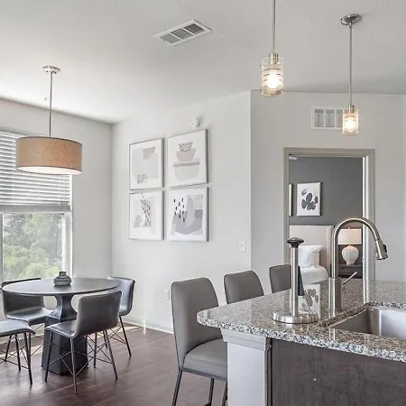 Landing At The Dewiit - 1 Bedroom In Central City